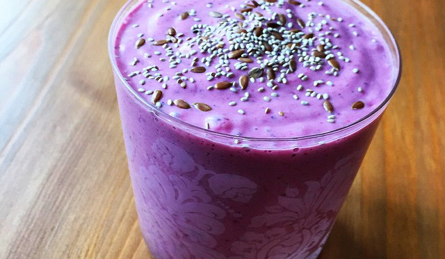 Fruchtige Shakes mit Chia-Samen und Quark
