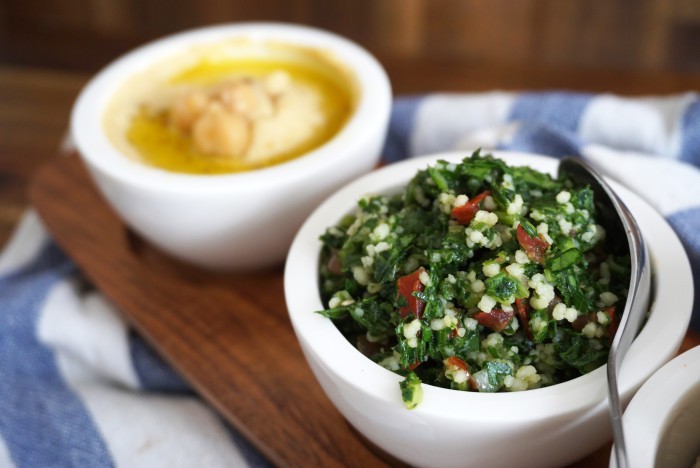 Hummus und Tabbouleh - Kischererbsenmus und Petersiliensalat